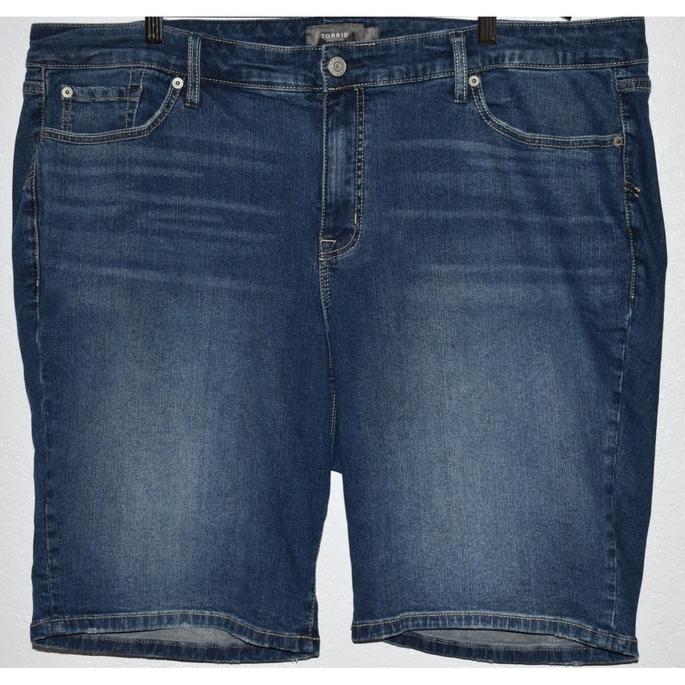 Torrid 24 Jean Shorts Comfy Blue Denim Cotton Stretch Bermuda 5-Pocket RN148862